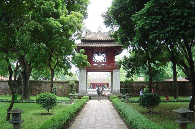 THE PICTURESQUE TEMPLE OF LITERATURE